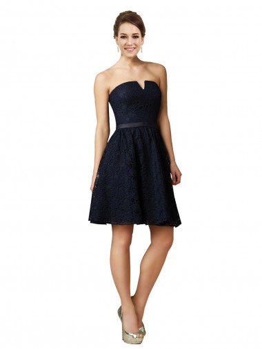 Renda Comprimento Joelho Decote V Linha A Vestidos de Madrinha / Vestidos de Cocktail em Promoção