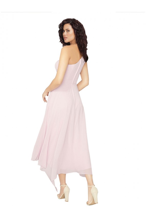 Chiffon Alto Baixo Um Ombro Linha A Vestidos de Madrinha / Vestidos de Cocktail / Vestidos de Homecoming em Promoção